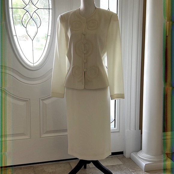 ADRIENNA PAPELL Elegant Suit Ivory Absolutely Beautiful Size 8 - Picture 5 of 16
